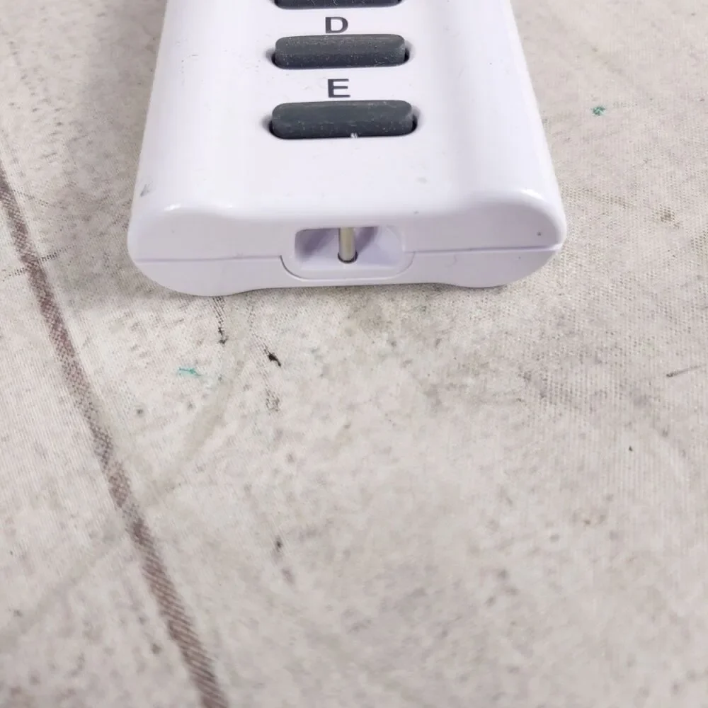 iClicker 2 Student Remote w/ BOX, Classroom Response Controller - TESTED WORKING